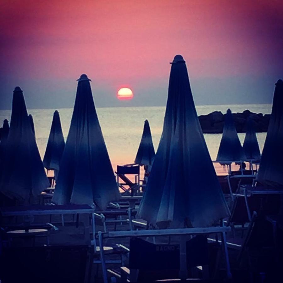 Hotel Della Motta Bellaria-Igea Marina Exteriör bild